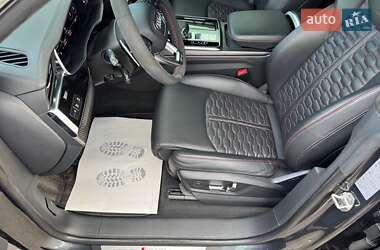 Внедорожник / Кроссовер Audi RS Q8 2021 в 