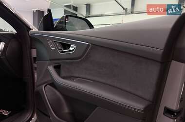 Внедорожник / Кроссовер Audi RS Q8 2023 в 