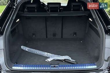 Внедорожник / Кроссовер Audi RS Q8 2023 в 