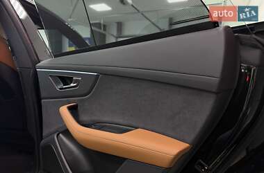 Внедорожник / Кроссовер Audi RS Q8 2025 в 