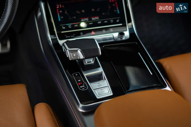 Внедорожник / Кроссовер Audi RS Q8 2020 в Киеве