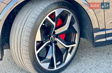 Внедорожник / Кроссовер Audi RS Q8 2021 в 