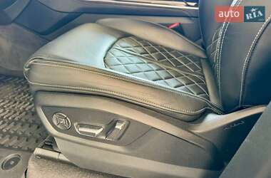 Внедорожник / Кроссовер Audi RS Q8 2021 в 