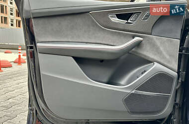 Внедорожник / Кроссовер Audi RS Q8 2020 в 