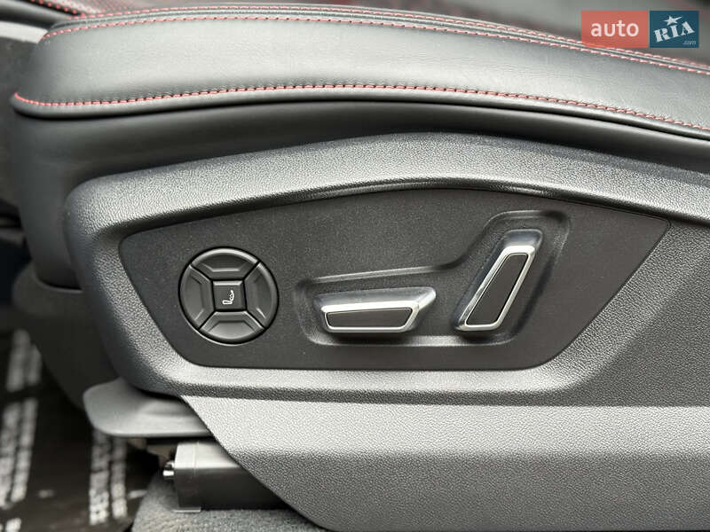 Внедорожник / Кроссовер Audi RS Q8 2024 в Киеве