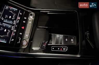 Позашляховик / Кросовер Audi RS Q8 2020 в 
