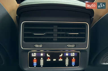 Внедорожник / Кроссовер Audi RS Q8 2020 в 