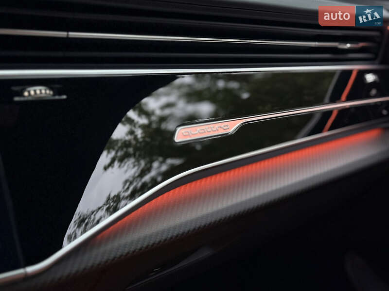 Позашляховик / Кросовер Audi RS Q8 2020 в Києві