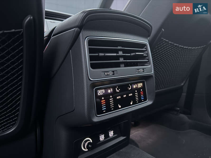 Внедорожник / Кроссовер Audi RS Q8 2020 в Киеве