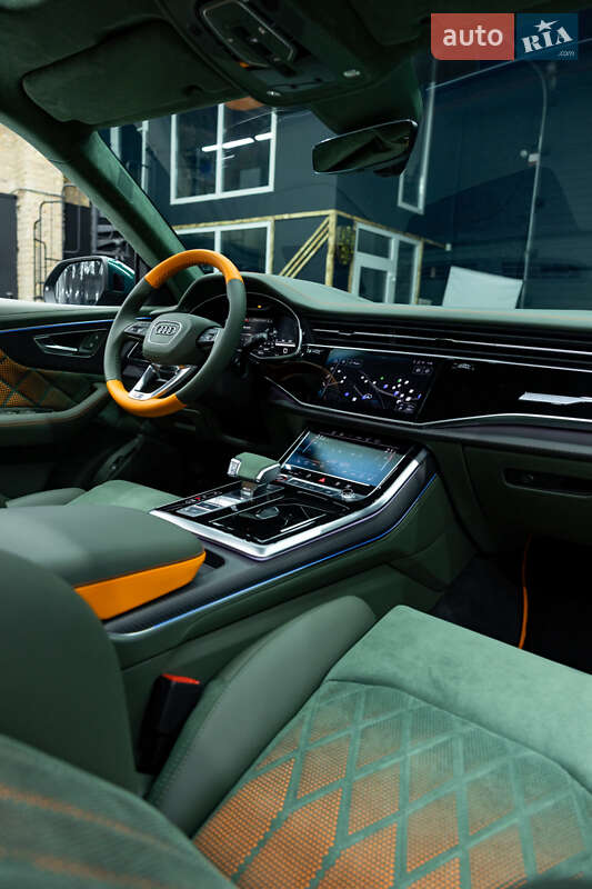 Позашляховик / Кросовер Audi RS Q8 2025 в Дніпрі фото 19 Позашляховик / Кросовер Audi RS Q8 2025 в Дніпрі