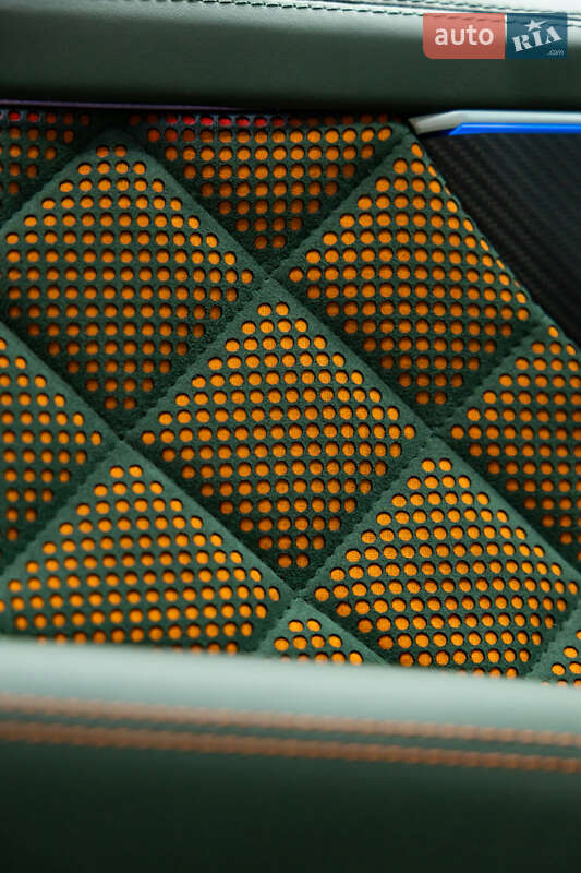 Позашляховик / Кросовер Audi RS Q8 2025 в Дніпрі фото 23 Позашляховик / Кросовер Audi RS Q8 2025 в Дніпрі