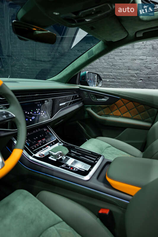 Позашляховик / Кросовер Audi RS Q8 2025 в Дніпрі фото 30 Позашляховик / Кросовер Audi RS Q8 2025 в Дніпрі