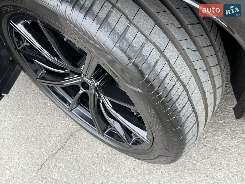 Внедорожник / Кроссовер Audi RS Q8 2025 в Киеве