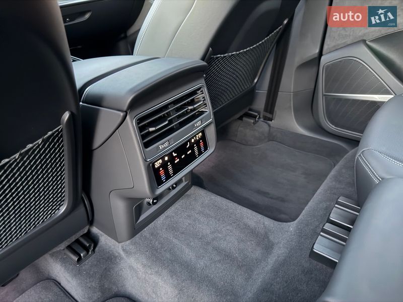 Внедорожник / Кроссовер Audi RS Q8 2025 в Киеве
