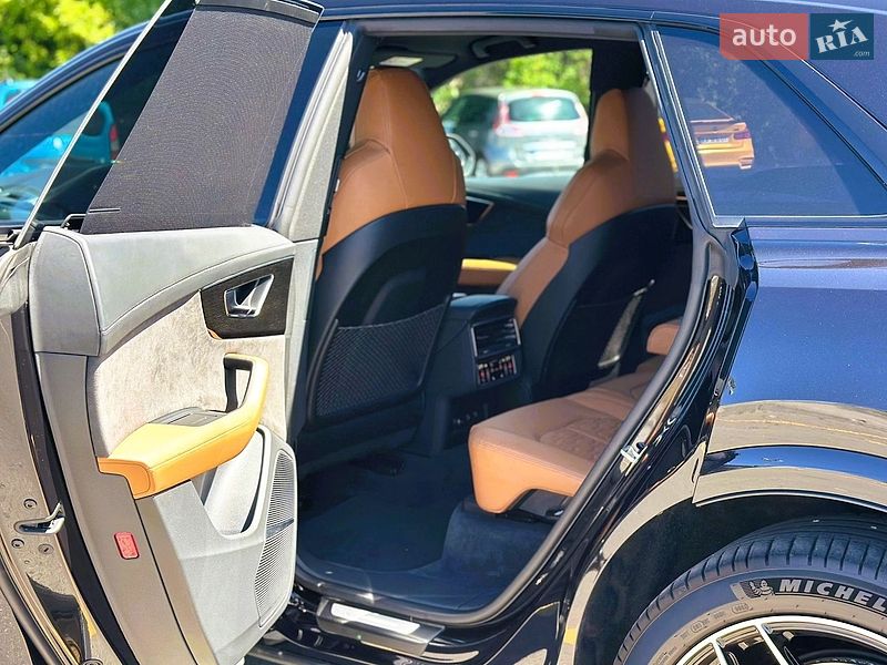 Внедорожник / Кроссовер Audi RS Q8 2020 в Киеве