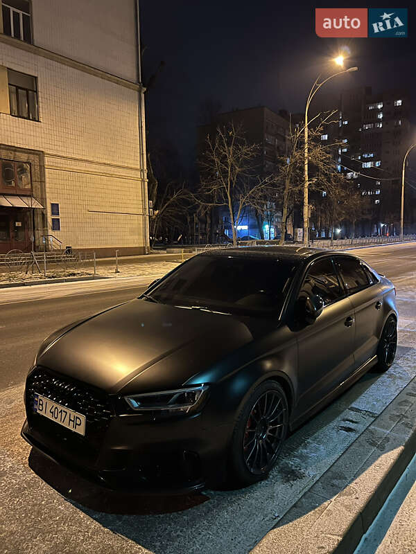 Седан Audi RS3 2018 в Киеве