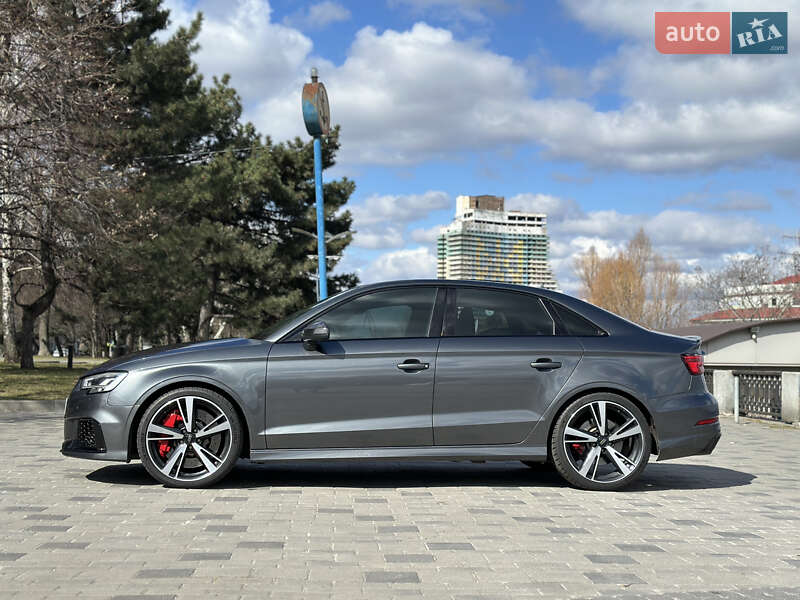 Седан Audi RS3 2018 в Днепре