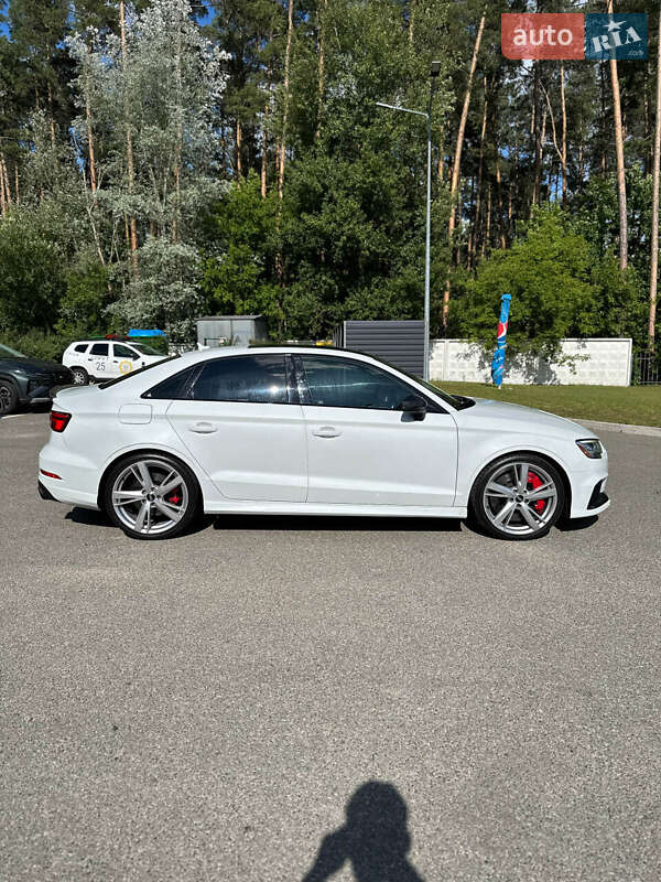 Седан Audi RS3 2018 в Білогородці
