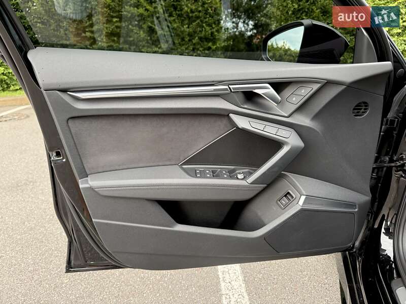 Седан Audi RS3 2022 в Киеве