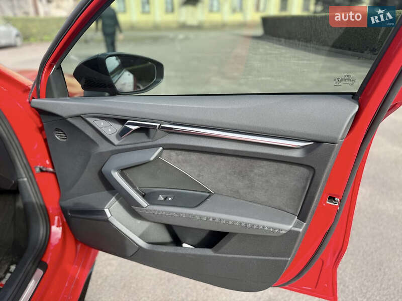Седан Audi RS3 2022 в Кам'янському