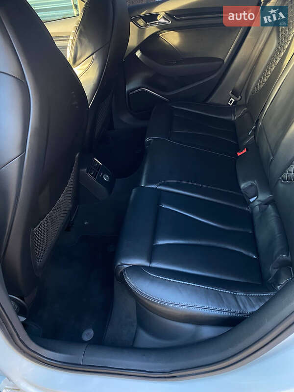 Седан Audi RS3 2017 в Запоріжжі