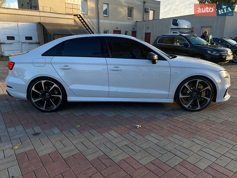 Седан Audi RS3 2017 в Запоріжжі