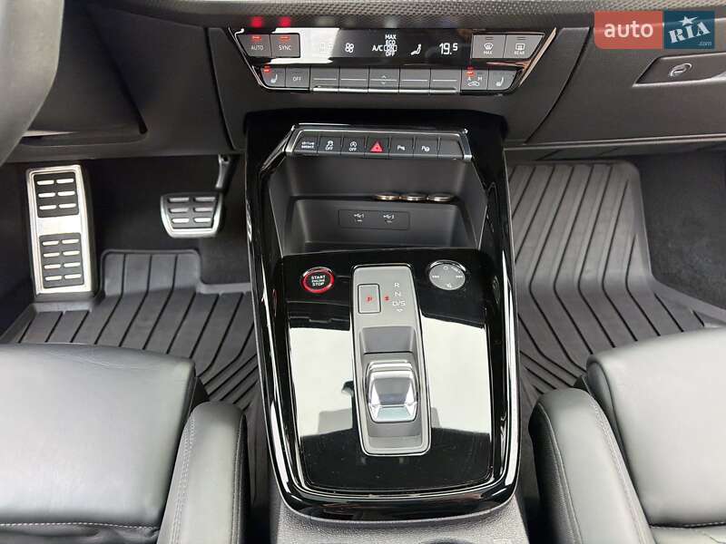 Седан Audi RS3 2021 в Киеве фото 24 Седан Audi RS3 2021 в Киеве