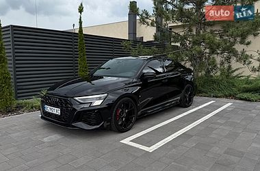 Седан Audi RS3 2022 в Умані