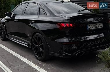 Седан Audi RS3 2022 в Умані