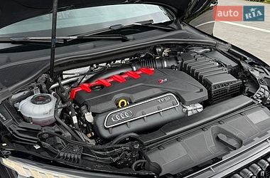 Седан Audi RS3 2022 в Умані