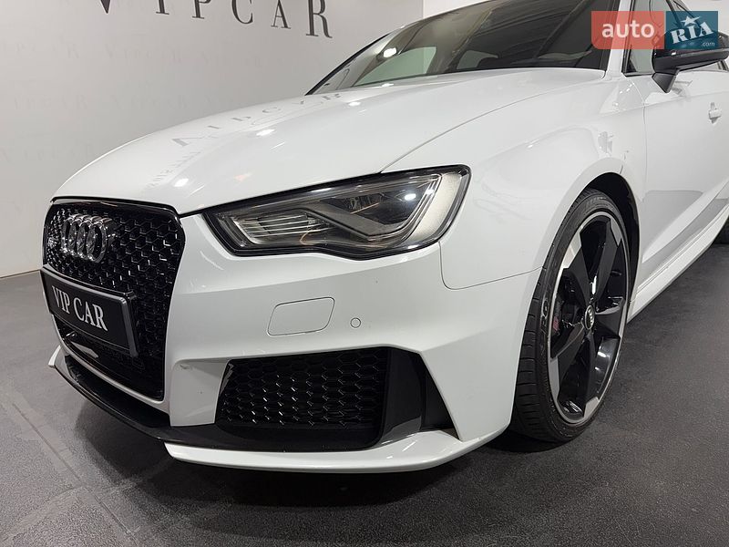 Седан Audi RS3 2016 в Киеве