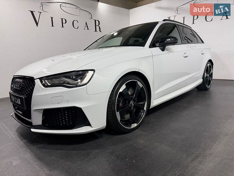 Седан Audi RS3 2016 в Киеве