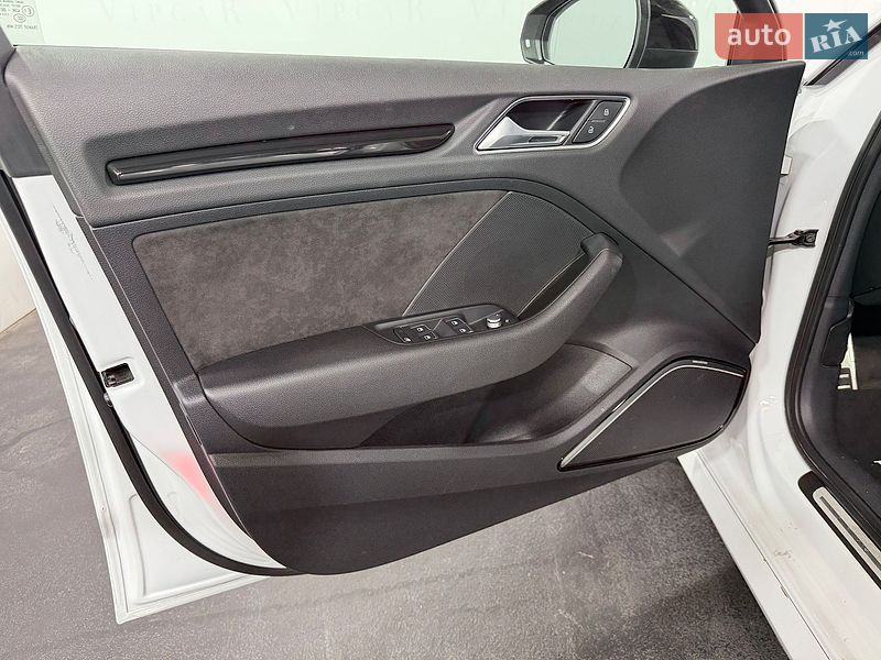 Седан Audi RS3 2016 в Киеве