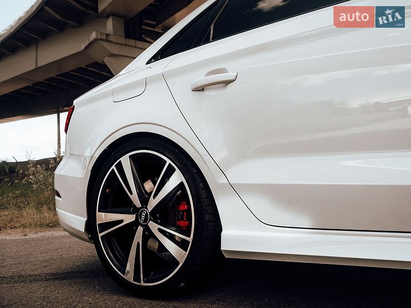 Седан Audi RS3 2017 в Киеве