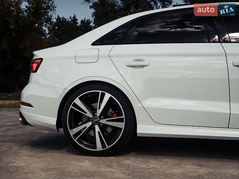 Седан Audi RS3 2017 в Киеве