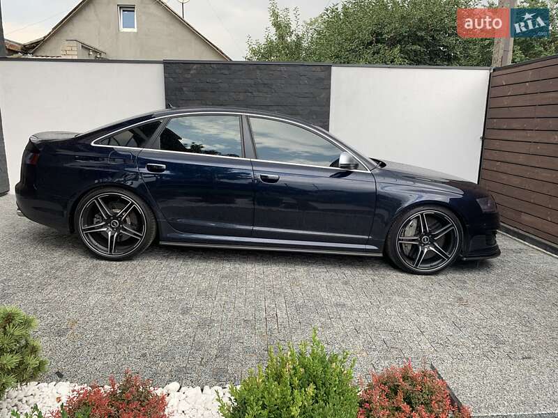 Седан Audi RS6 2010 в 