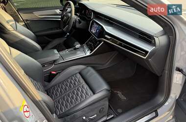 Универсал Audi RS6 2022 в 