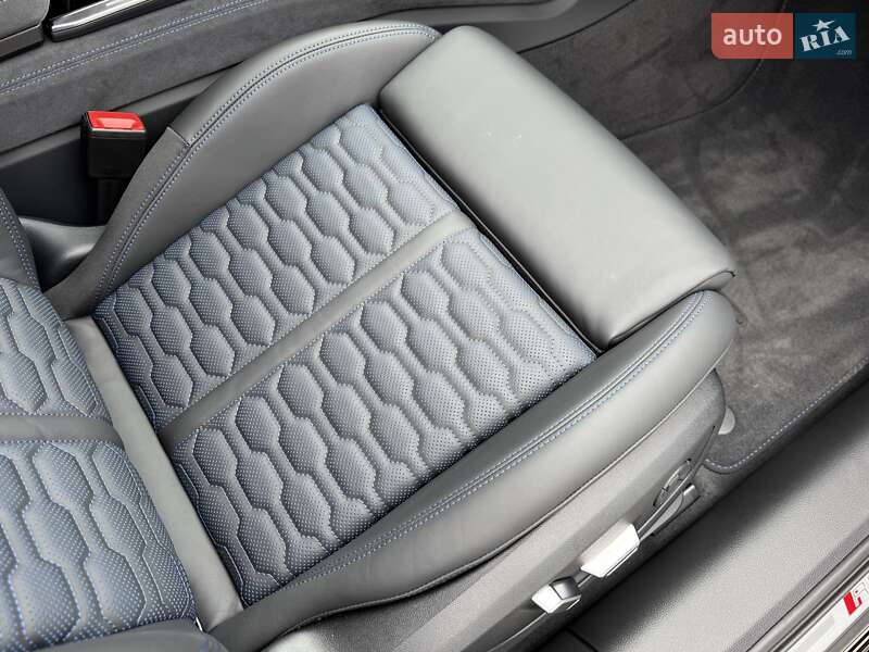 Универсал Audi RS6 2025 в Киеве