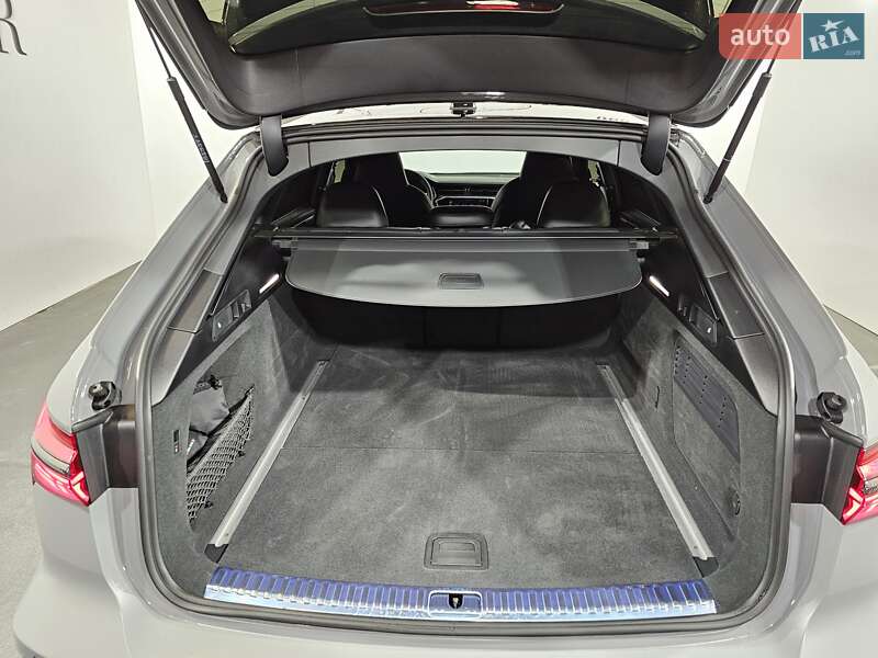 Универсал Audi RS6 2025 в Киеве фото 16 Универсал Audi RS6 2025 в Киеве