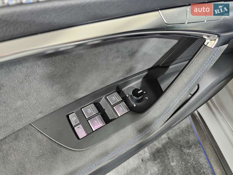 Универсал Audi RS6 2025 в Киеве фото 31 Универсал Audi RS6 2025 в Киеве