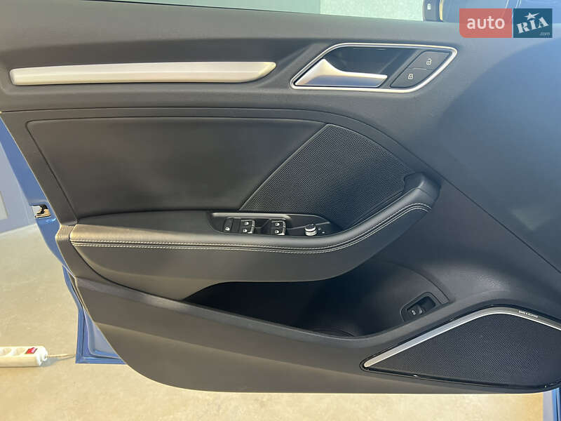 Седан Audi S3 2018 в Киеве