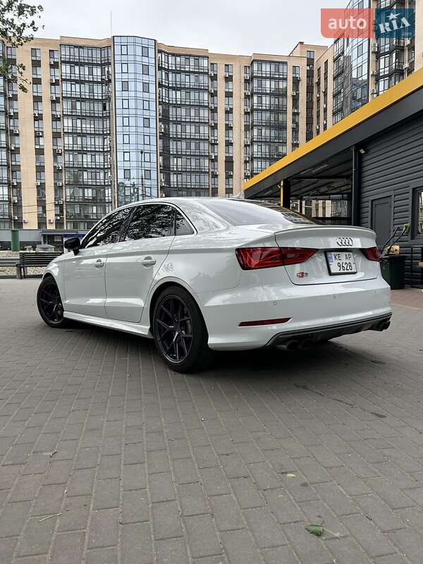 Седан Audi S3 2015 в Днепре