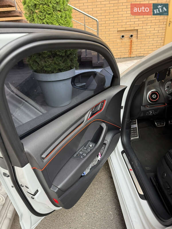 Седан Audi S3 2016 в Киеве