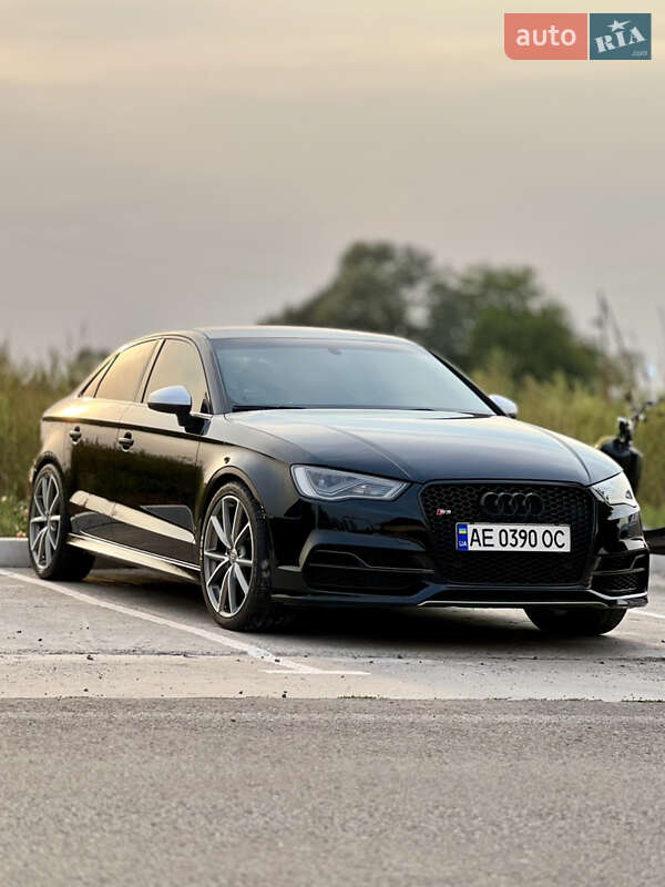 Седан Audi S3 2016 в Днепре