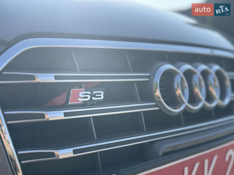Седан Audi S3 2014 в Вижниці