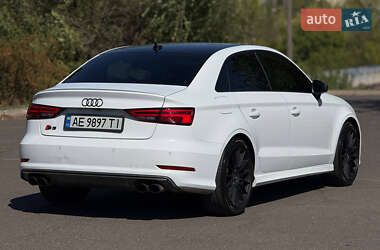 Седан Audi S3 2015 в 