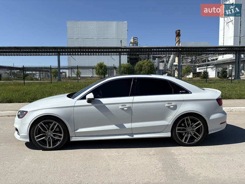 Седан Audi S3 2015 в Коростені