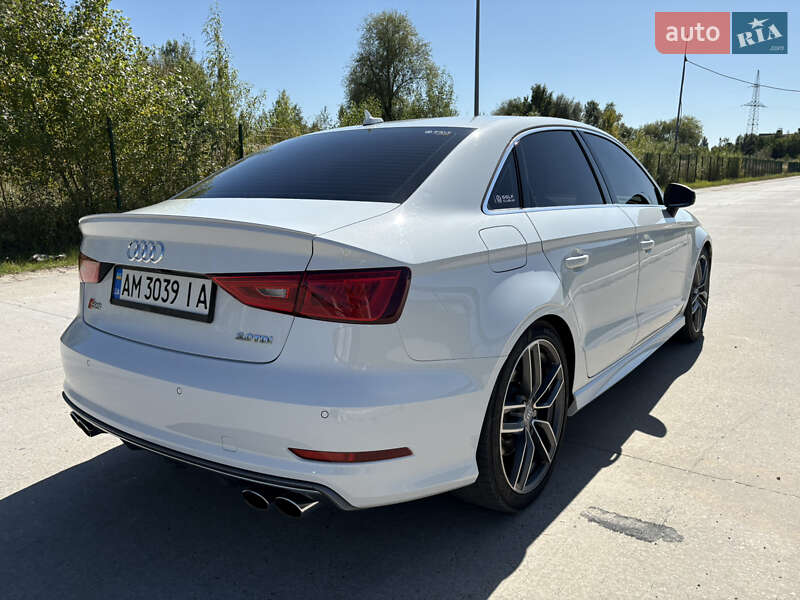 Седан Audi S3 2015 в Коростені