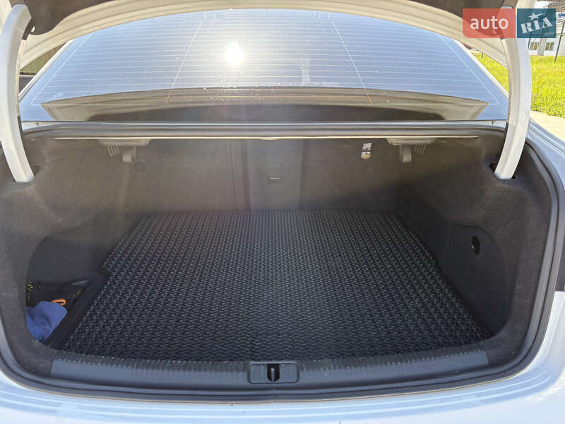 Седан Audi S3 2015 в Коростені