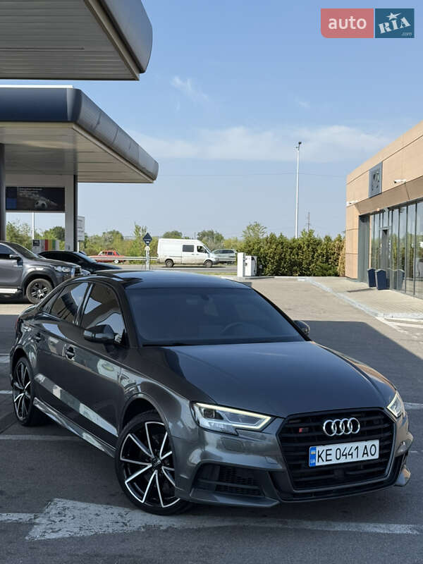 Седан Audi S3 2017 в 